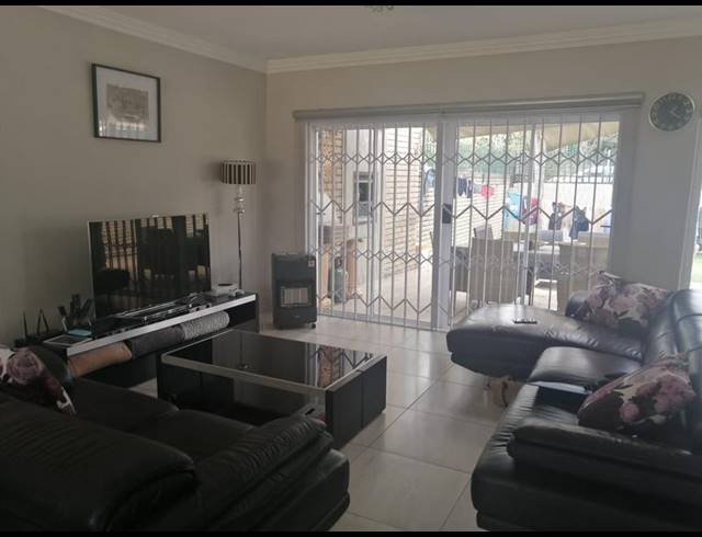 3 BEDROOM TOWNHOUSE FOR SALE IN VICTORY PARK